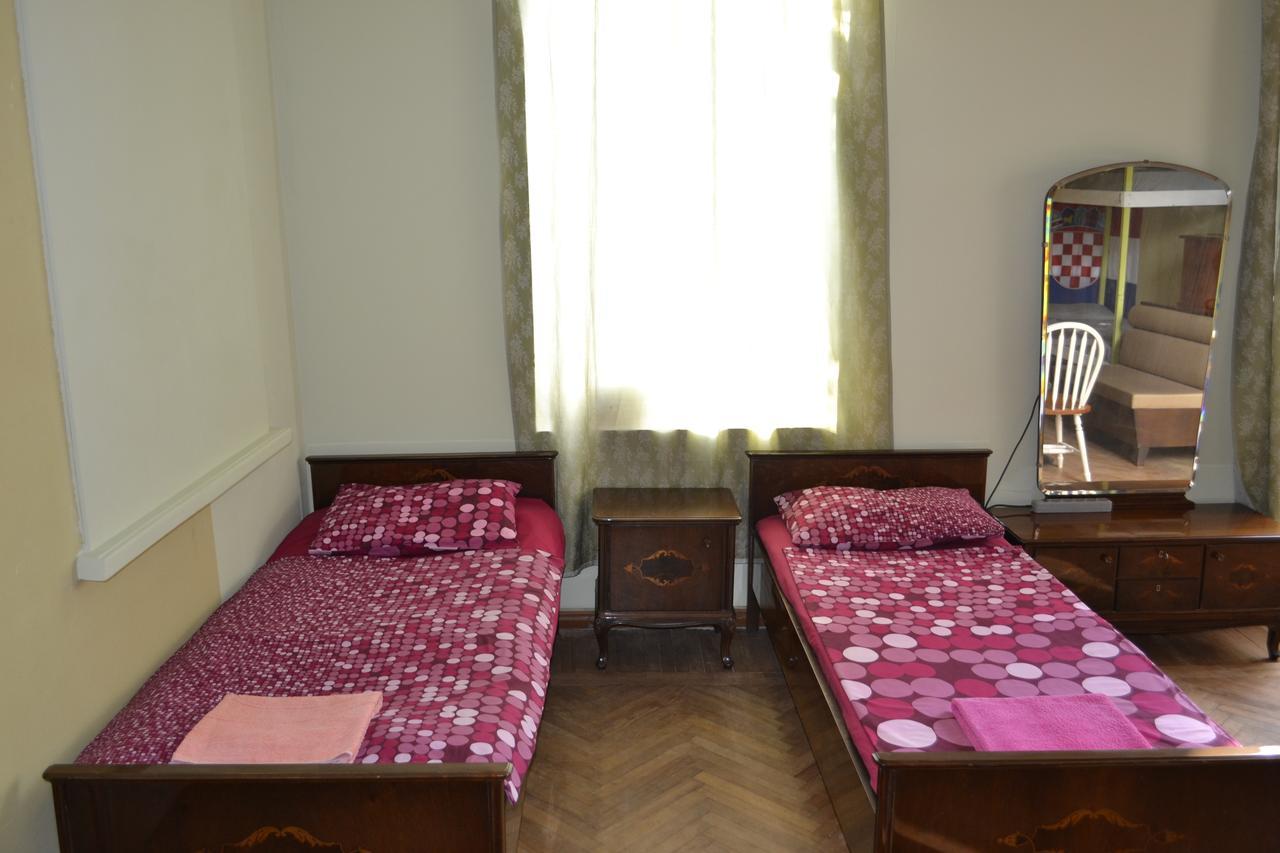 Picnic Hostel クタイシ エクステリア 写真