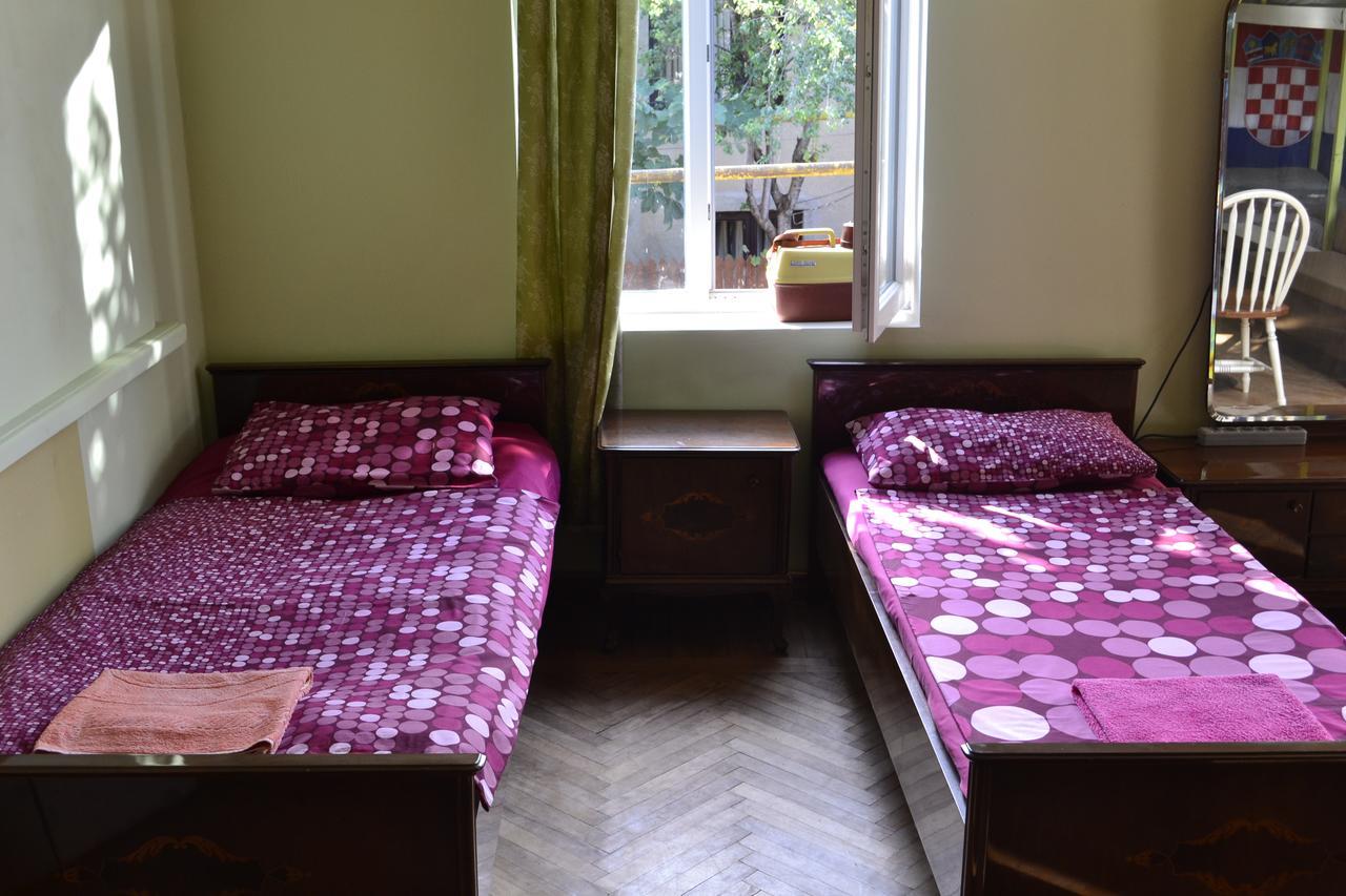 Picnic Hostel クタイシ エクステリア 写真